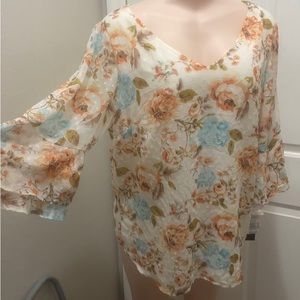 Beautiful Flowery Top by Sara Michelle. Size 1X